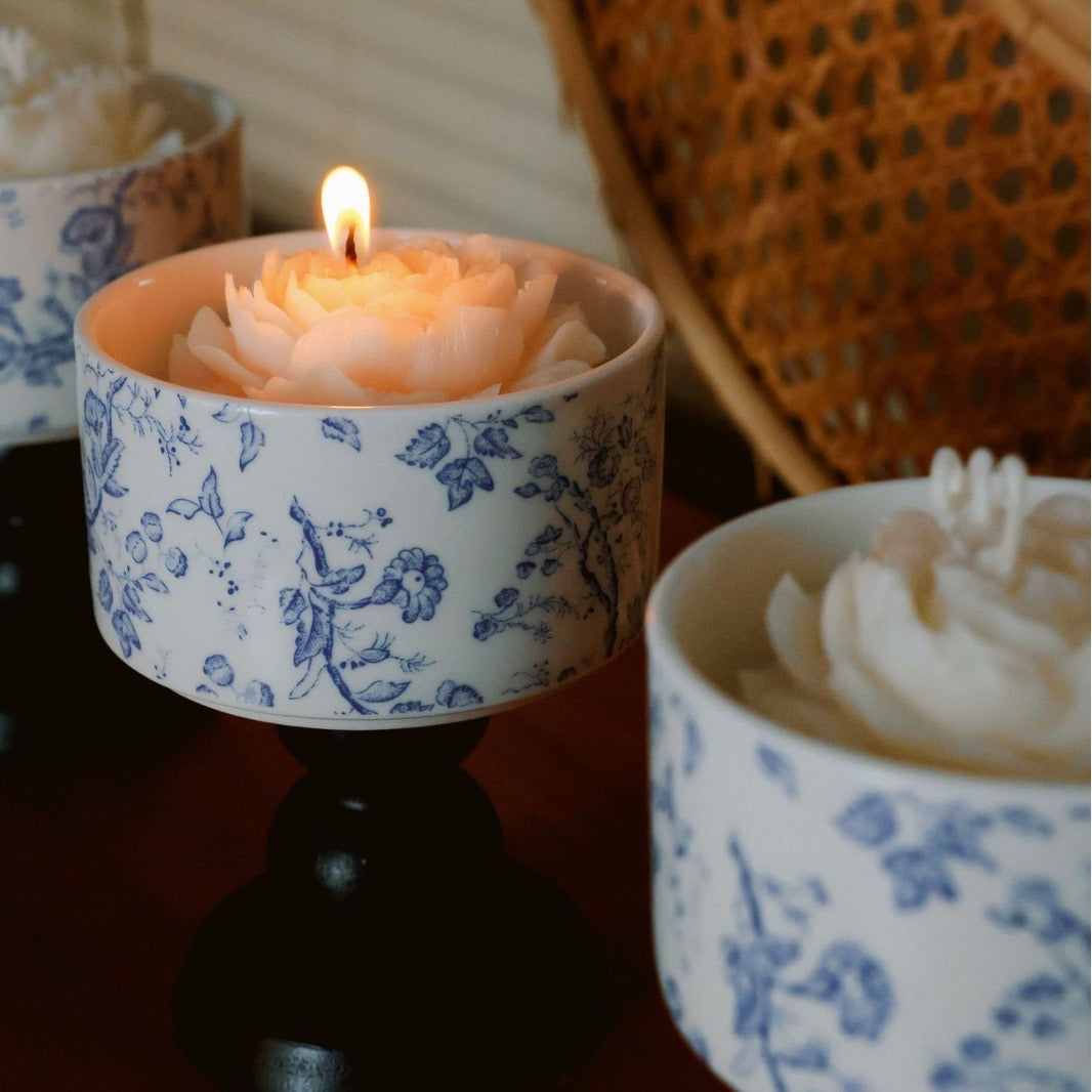 Camellia-Shaped Scented Candle - Blue & White Porcelain